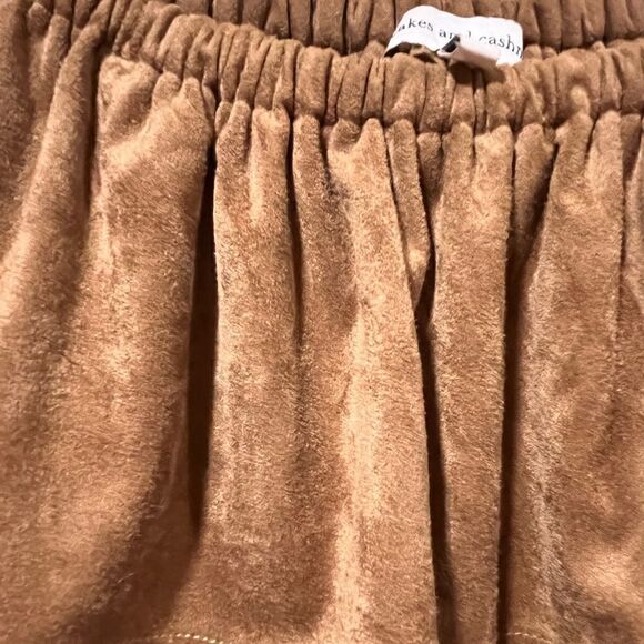 CUPCAKES & CASHMERE JENNINGS FLOUNCE OFF SHOULDER FAUX SUEDE TOP SMALL - Picture 4 of 11